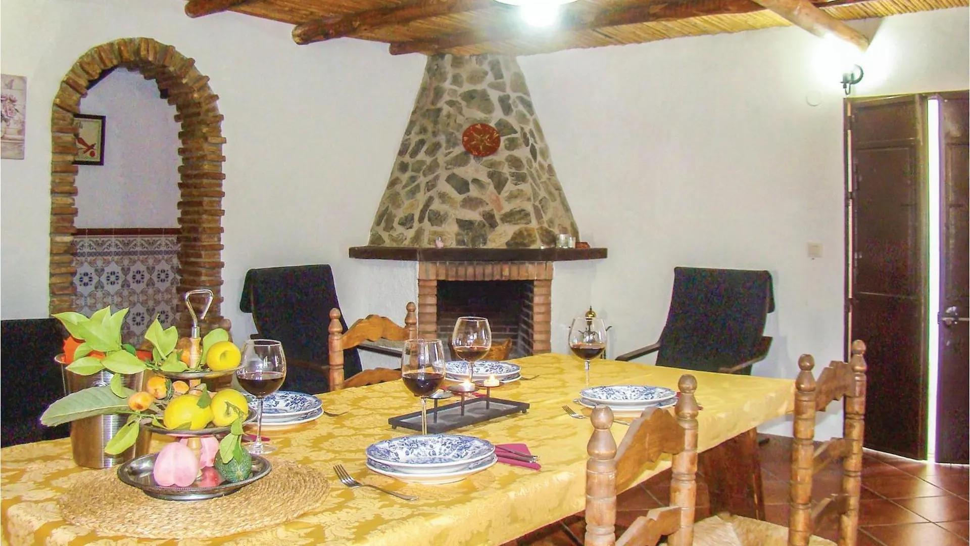 Cozy Home In El Borge With Kitchen