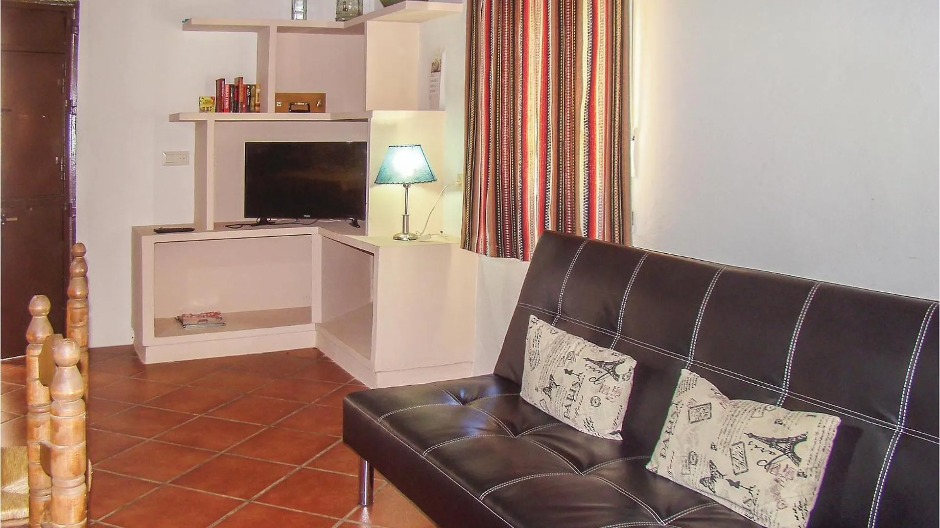 Cozy Home In El Borge With Kitchen Spain